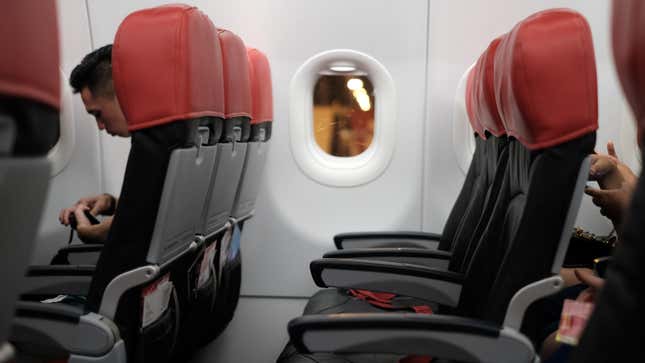 How to Avoid Getting the Crappiest Seat on a Flight