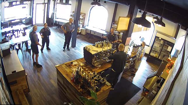 Image for article titled Cops Enter Oregon Coffee Shop, Prove to Be Absolute Assholes About Masks