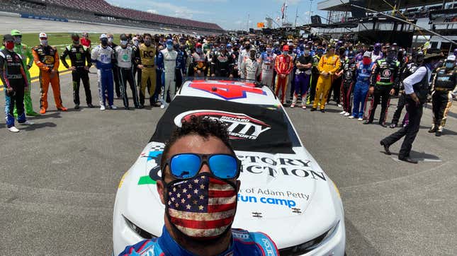 Image for article titled Entire NASCAR Garage Walks With Driver Bubba Wallace In Solidarity After Noose Incident