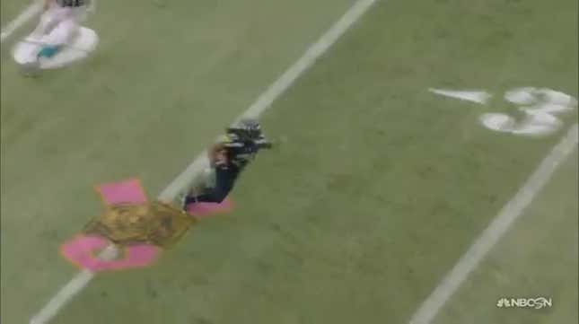 Thomas Davis Dislocated His Finger Avoiding A Block, Popped It Back In, Then Made The Tackle