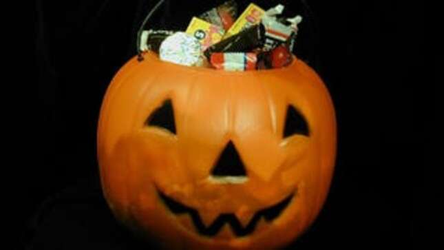 Image for article titled Saturday Night Social: America Finally Wises Up to the Seasonal Scam That Is Candy Corn