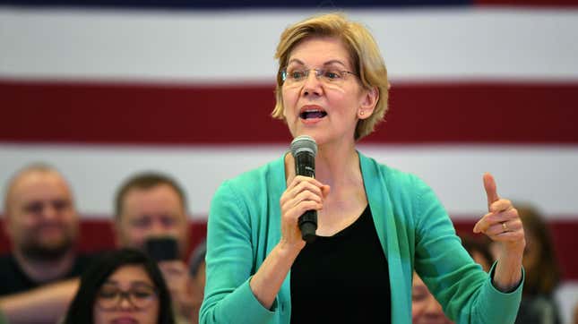 Image for article titled Elizabeth Warren Also Has a Selfie Plan, Naturally