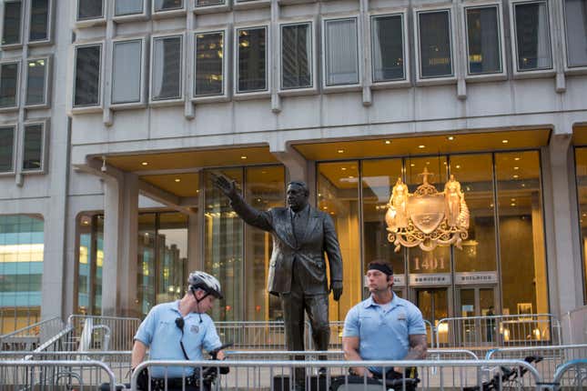 Image for article titled Philadelphia Finally Takes Down Monument to Racist, Homophobic Mayor Frank Rizzo