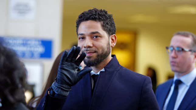 Jussie Smollett waves as he follows his attorney to the microphones after his court appearance on March 26, 2019 in Chicago, Illinois. 