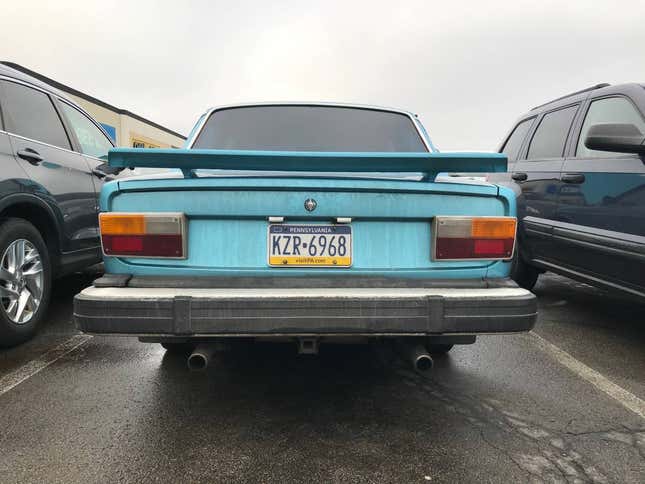 Image for article titled At $5,000, Would You Ring In The New Year With This 1974 Volvo 140?