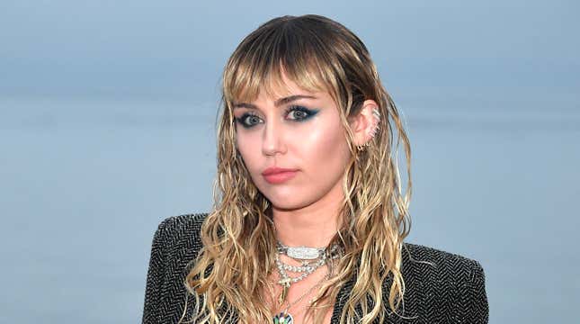 Image for article titled Miley Cyrus Says Sorry For Her Stupid Comment on Not Liking Rap Anymore
