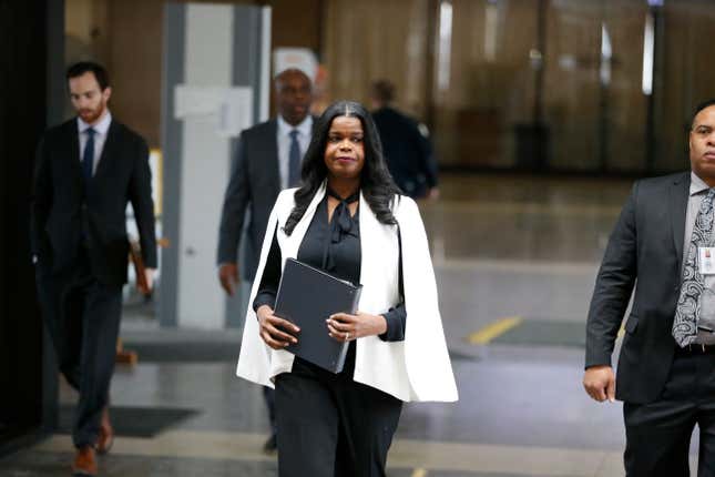 Image for article titled Chicago’s Top Prosecutor Tosses Out More Than 1,000 Marijuana Convictions Ahead of State Legalization Law