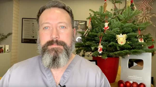 Image for article titled Saturday Night Social: The Only Correct Way to Count Down to Christmas Is With Earwax Removal
