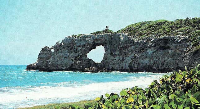 Punta Ventana prior to its collapse. 