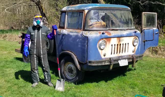 Image for article titled I Bought The Crappiest Jeep On Earth. Cleaning Its Interior Was Horrifying