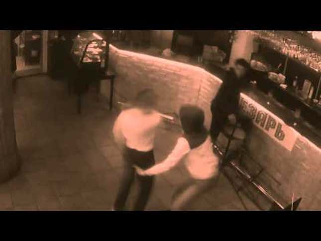 Here's a Server Beating the Shit Out of a Sexually Assaulting Customer