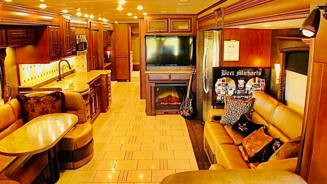Image for article titled Bret Michaels's $170,000 Disinfected Tour RV Can Be My New Tiny Home