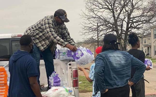 Volunteers distributing water in Shreveport, Louisiana. 