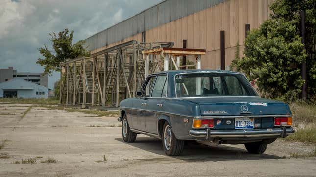 Image for article titled Just Look At These Old Benzes And You&#39;ll See That Patina Can Make A Car Better