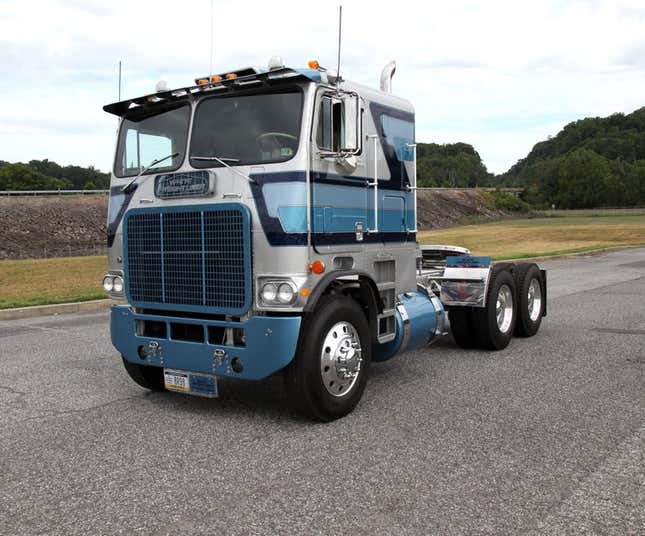 Image for article titled The Coolest Tractors Are Cabovers