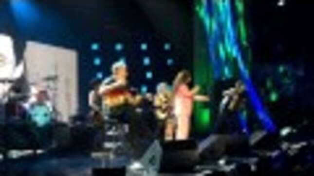 Watch Lorde Sing 'All Apologies' With Nirvana