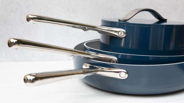 Image for article titled You Don’t Have To Spend a Fortune for Family-Sized Portions With This High-Quality Cookware