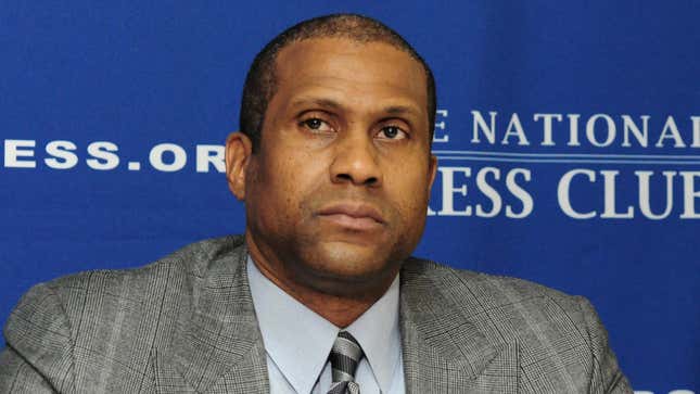 Image for article titled Jury Rules Former TV Host Tavis Smiley, Accused of Sexual Misconduct, Must Pay PBS $1.5 Million for Violating Morals Clause