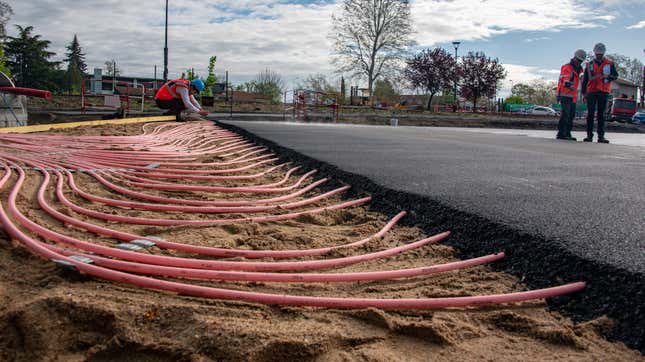 Image for article titled This Awesome Road Can Heat And Cool Itself But There&#39;s A Big Catch