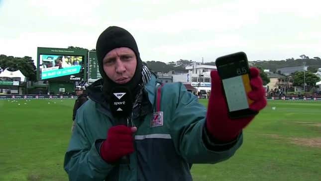 Cricket Reporter Tries To Pass Off iOS Calculator App As A "Light Meter"