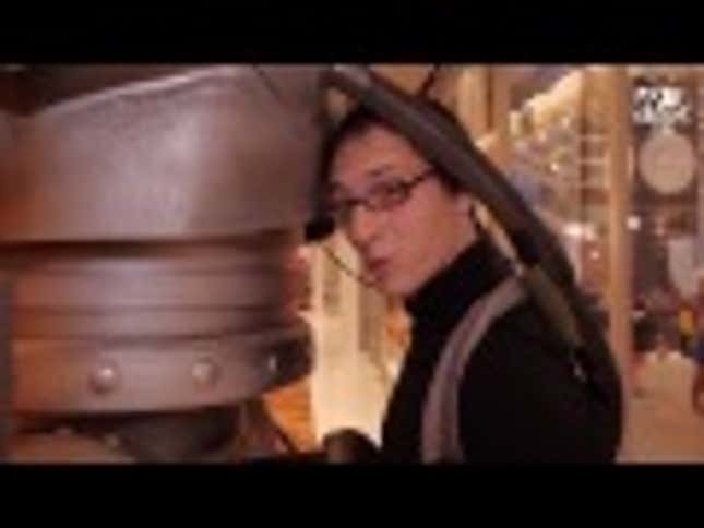<em>The Iron Giant</em> "Cosplay" Is Safe For Small Towns