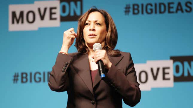 Image for article titled Where’s Security? Man Grabs Sen. Kamala Harris’ Microphone at Forum