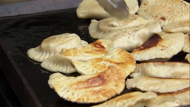 Image for article titled The food that didn’t get eaten on The Bachelor, week 4: We were promised biscuits