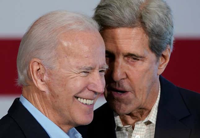 Image for article titled Kerry Rides for Biden on Iraq War Vote, Says It Was All Bush’s Fault