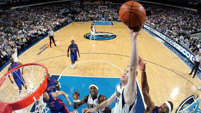 Image for article titled Retired NBA Center Shawn Bradley Is Paralyzed After He Was Hit By A Car While Cycling