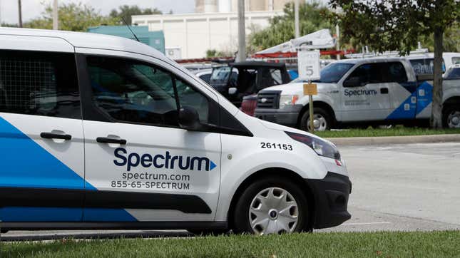 Image for article titled Charter Gives Spectrum Technicians Entering Homes During Pandemic $25 Gift Cards