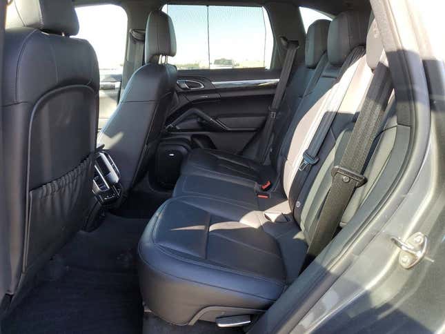 Image for article titled At $20,999, Is This 2014 Porsche Cayenne Diesel A Scandalous Deal?