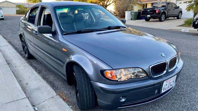 Image for article titled At $2,400, Would You Get Around Town In This “Commuter” 2003 BMW 325i?