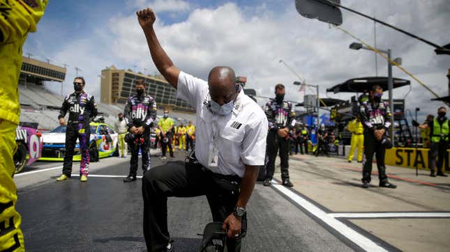 Image for article titled Now That It's 2020, NASCAR Is Finally Banning the Confederate Flag