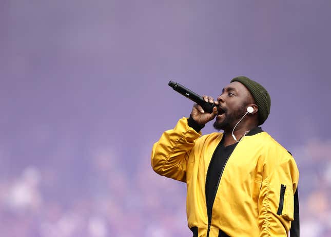 Image for article titled will.i.am Threatened With Lawsuit After Blasting Flight Attendant on Twitter for Alleged Racist Behavior