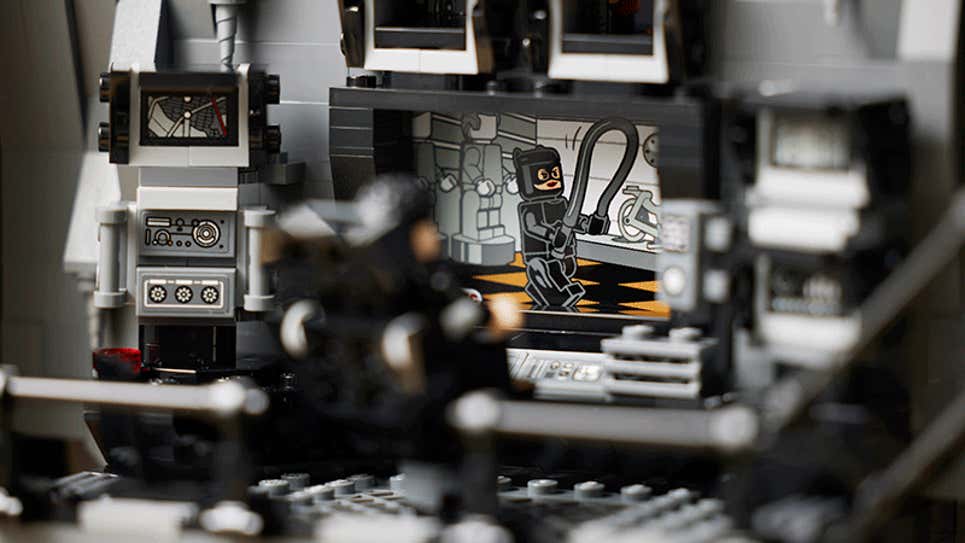 Lego Shows Off 3 981 Piece Batman Returns Batcave