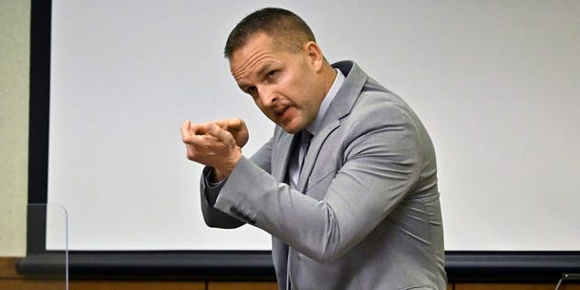 Former Louisville Police officer Brett Hankison testifies in a Louisville, Kentucky court room.