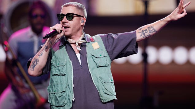 Macklemore swoops into the rap beef with a song to remind people what's really going on
