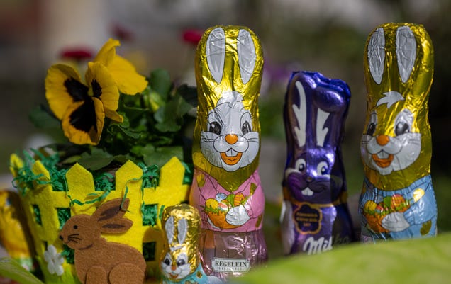 What stores are open and closed on Easter Sunday?