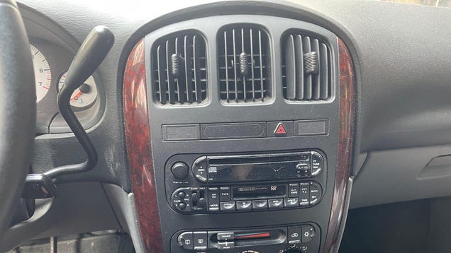 It's High Time Automakers Brought Back Egregiously Fake Wood Trim