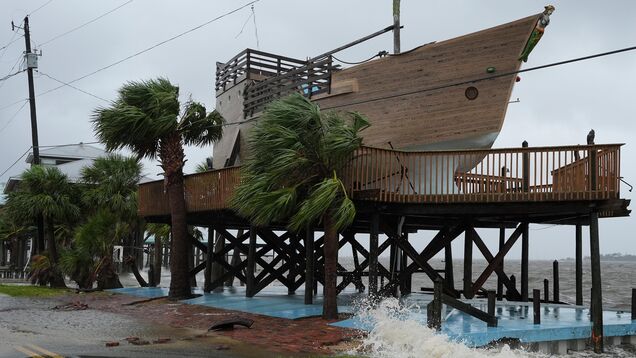 Tropical Storm Debby cancels hundreds of Florida flights