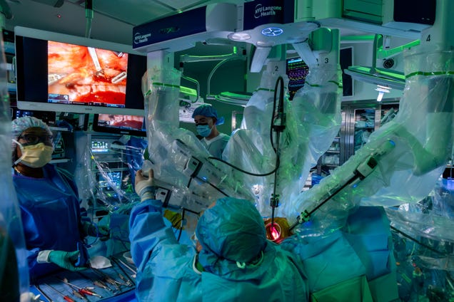 A hospital in New York just performed the first fully robotic double lung transplant