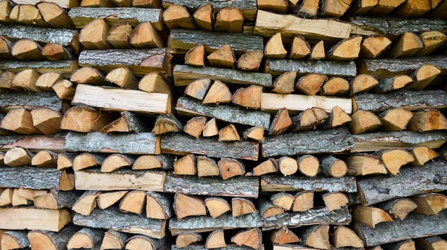 This Is the Right Way to Store Firewood