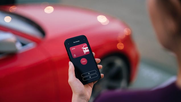 Old Cars Are Losing Features As Mobile Networks Rapidly Update