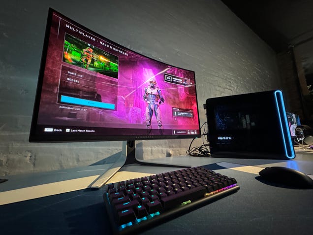 This QD-OLED Alienware Monitor is a Real Curveball thumbnail