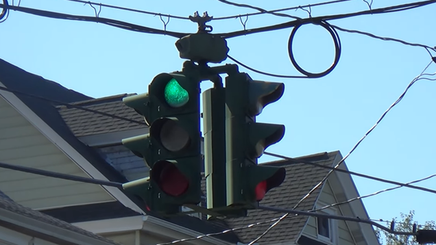 This U.S. Town Has Upside Down Traffic Lights Because The Irish Hate The English