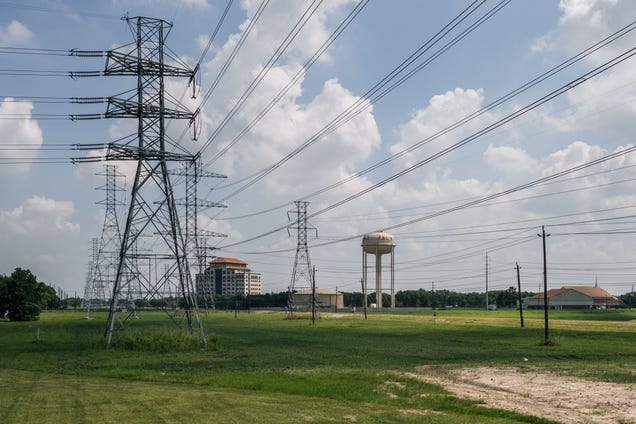photo of A 300-Mile Transmission Line Could Help Decarbonize the Southeast. Power Companies Want to Stop It image