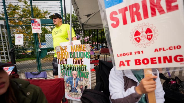 The Boeing strike just got support from a top Democratic lawmaker