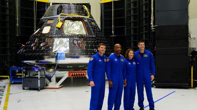 Artemis Delayed: NASA Astronauts Won't Return to the Moon This Year thumbnail
