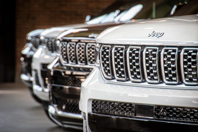 Chrysler has recalled more than 330,000 Jeep Grand Cherokee over safety concerns