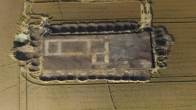 Archaeologists Discover a Hidden Ancient Henge in England